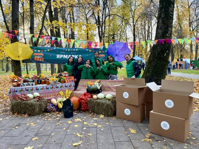 Лосинопетровцы собрали дары осени для тех, кому они нужнее