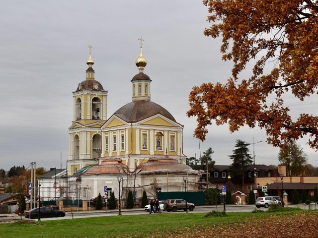 От голубых стен к цвету XIX века: вид на обновленный храм Петра и Павла наконец-то открыли. Что будет дальше?