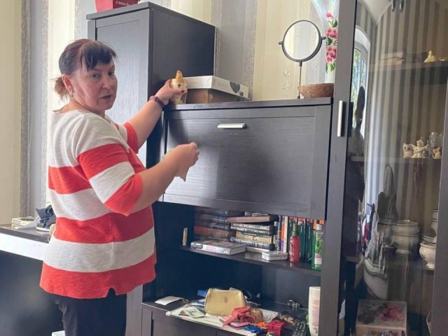 Сотрудники социального центра помогли привести пенсионерам дворы в порядок
