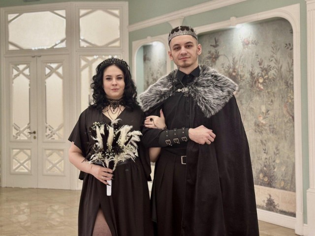 Молодожены сыграли свадьбу в стиле «Ведьмака»