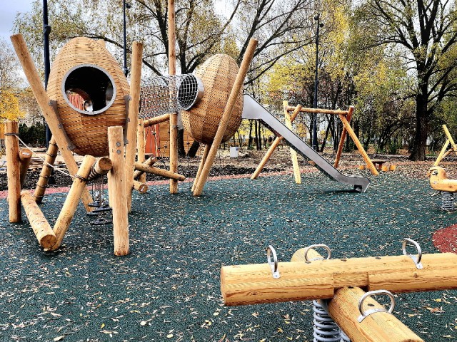 В парке «Питомник» установили новый детский игровой комплекс