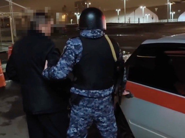 Росгвардейцы задержали охранника, воровавшего продукты из магазина в Булатникове