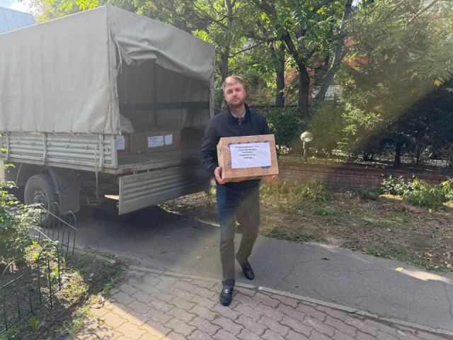 Более двух тонн продуктов и медикаментов отправят из Люберец мирным жителям Бердянской области