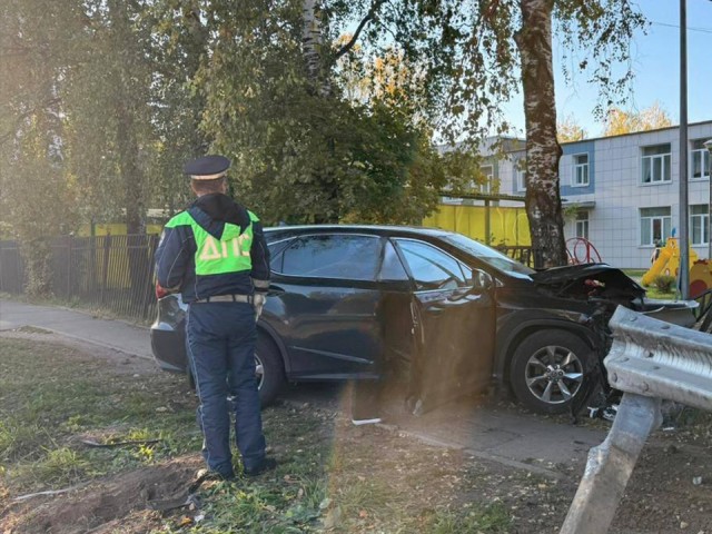 Полиция оштрафовала водителя, совершившего ДТП в Подрезково