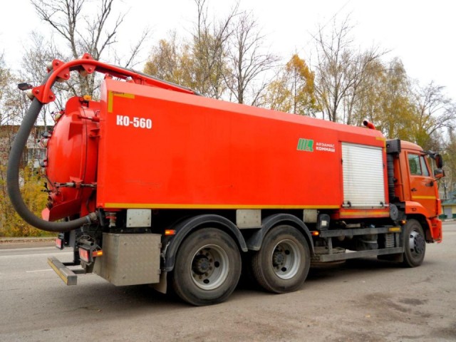 Коммунальные службы округа получили новую технику для устранения засоров