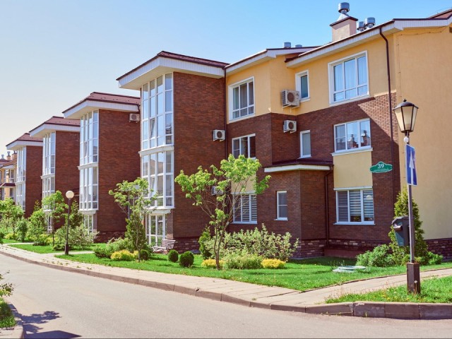 Три этажа счастья: в Красногорске сдали дом, где есть все — от салона красоты до футбольного поля