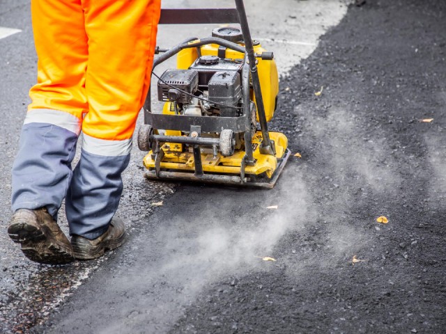 Асфальтовый ренессанс: где в Дмитровском округе устранили ямы на дорогах