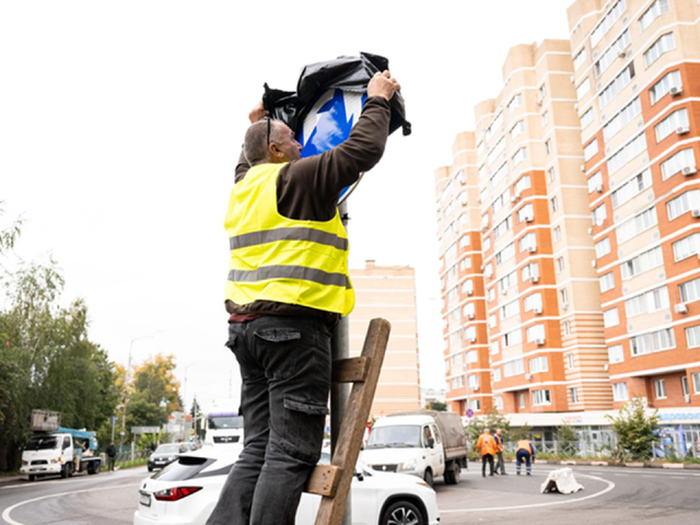 В Люберцах отремонтировали освещение и дорожные знаки перед зимой
