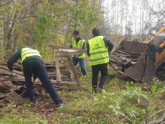 Ручей у деревни Шейно расчистили от старых досок по сигналу на «Добродел»