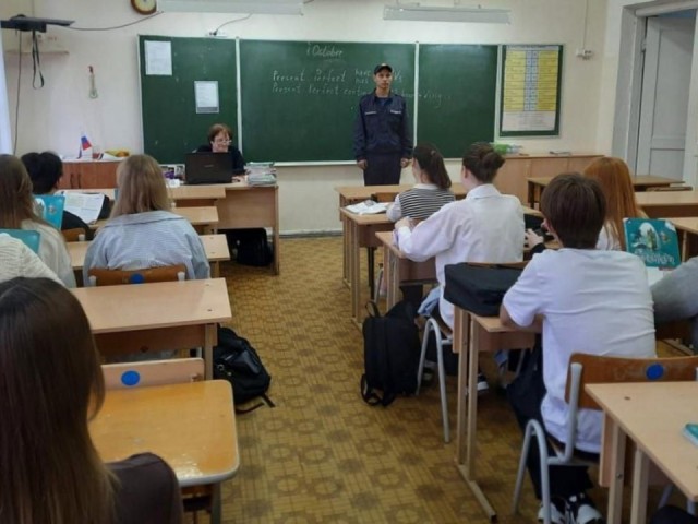 Пожарные провели уроки ОБЖ для школьников в Пушкинском округе