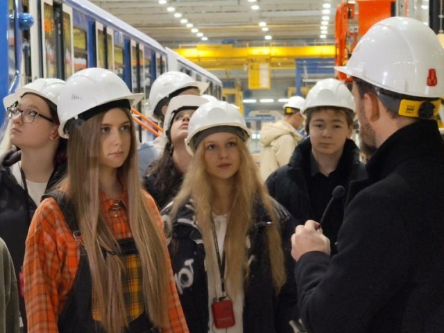 Здесь рождаются поезда: экскурсия, после которой школьники передумали быть блогерами