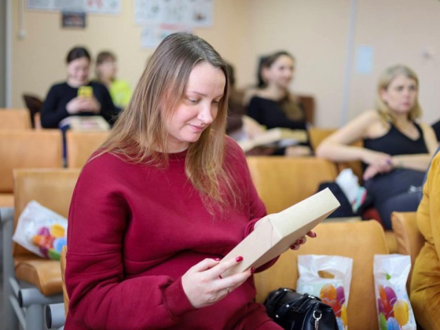 В роддоме Электростали устроили теплую встречу для беременных с сюрпризами