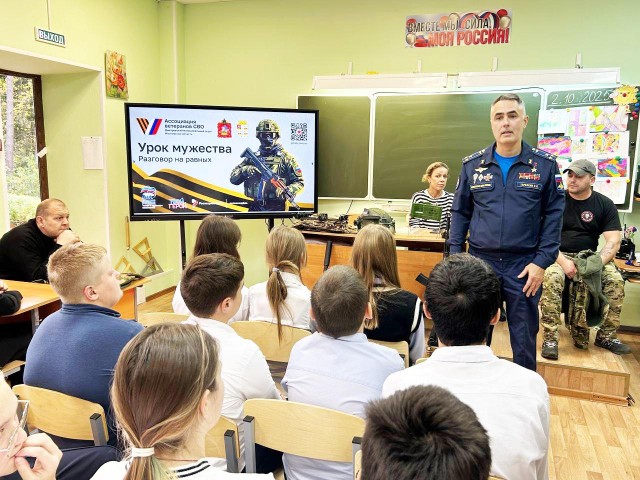 Космонавт Тарелкин рассказал школьникам Дмитрова как преодолевает страх высоты