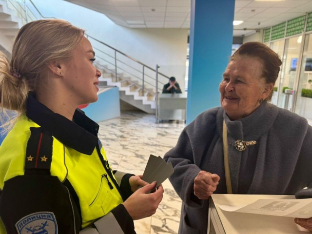 Сотрудники Одинцовской Госавтоинспекции провели беседу с пожилыми гражданами