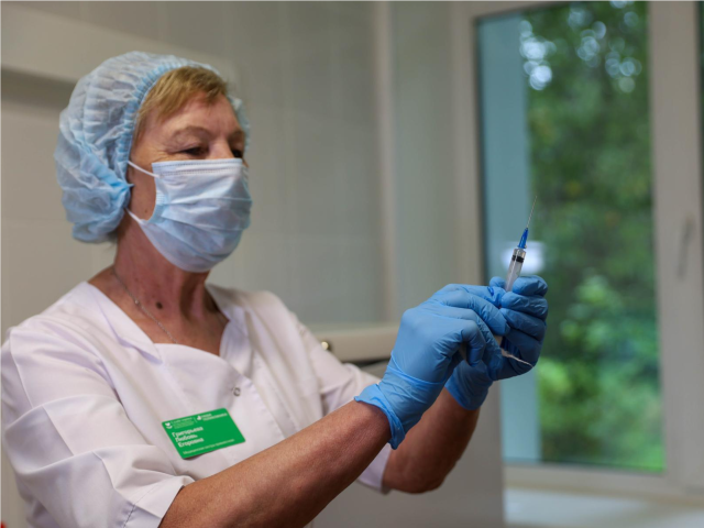 Детям — «Ультрикс», взрослым — «Совигрипп»: привиться от гриппа можно до конца ноября