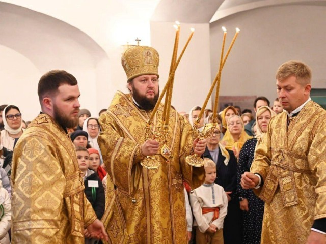 В восстановленном храме состоялось богослужение