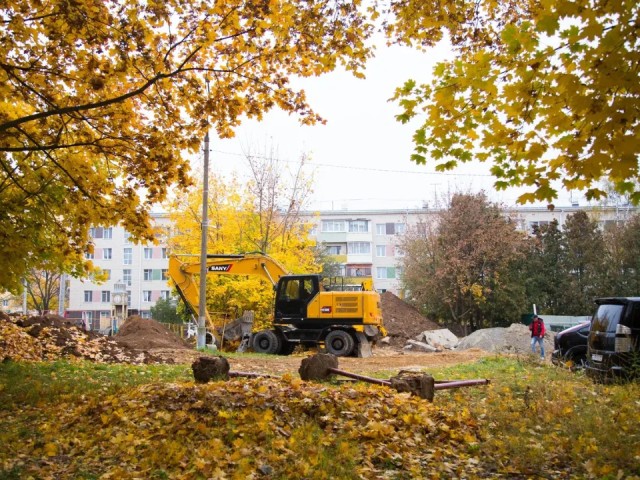 Рабочие приведут в порядок двор на ул. Вахрушева после ремонта теплосетей