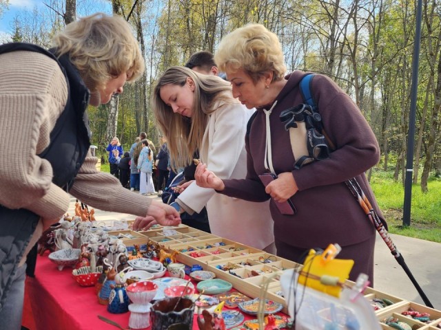 Жители отпраздновали открытие лесопарка Соколиная гора