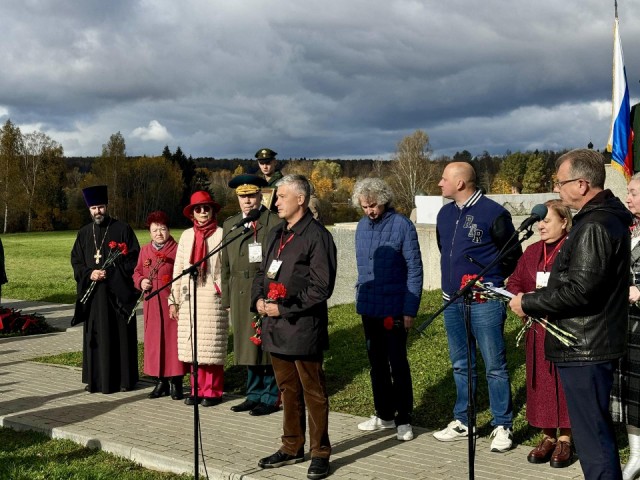 Ветераны Можайска и сибиряки вспомнили героев Бородинского поля