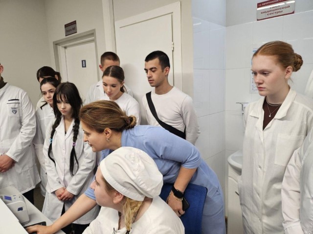 Из-за парты — в операционную: ученики медкласса побывали в Раменской больнице с экскурсией