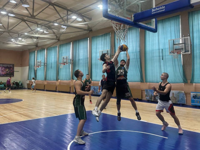 Определены победители спартакиады по баскетболу 3x3 среди жителей микрорайонов