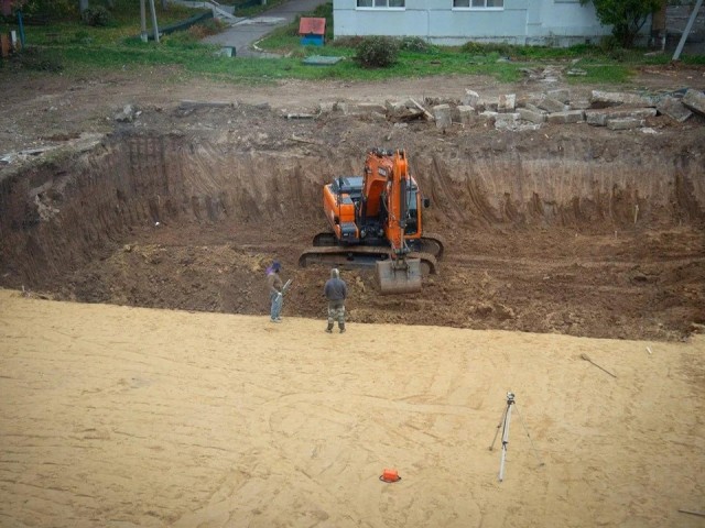 Строители начали закладывать фундамент нового корпуса школы №14