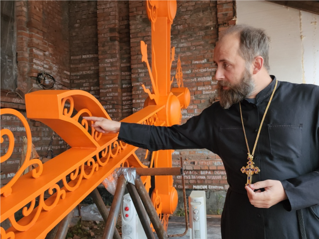 Крест нового храма в Лобне готовят к золочению в семь слоев