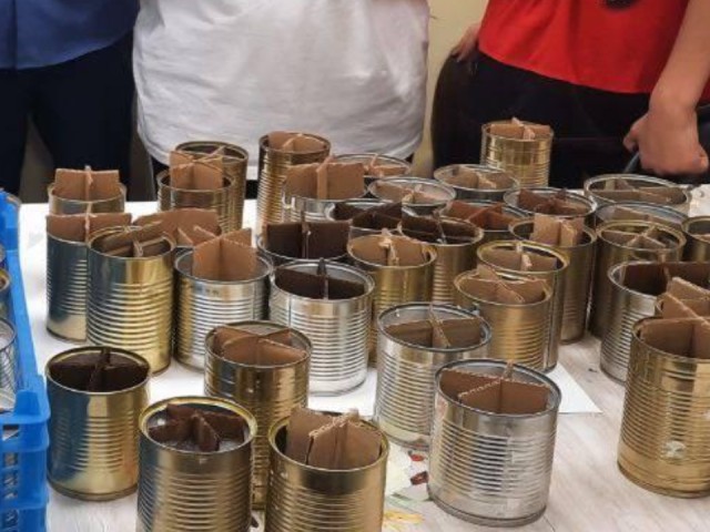 Школьники из Раменского сделали окопные свечи для военных и посмотрели видео с фронта