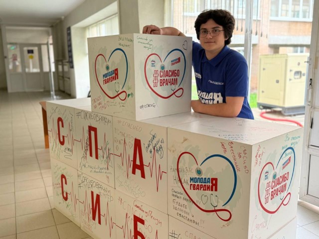 Чебурашки с триколором: солнечногорские активисты устроили праздник детям