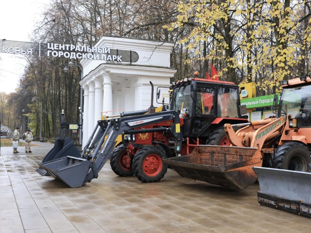 В парках Королева подготовили технику и сотрудников для зимней уборки