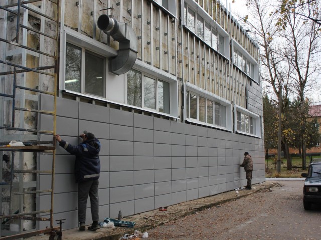 Детский сад в Михали получил новый фасад с цветными вставками