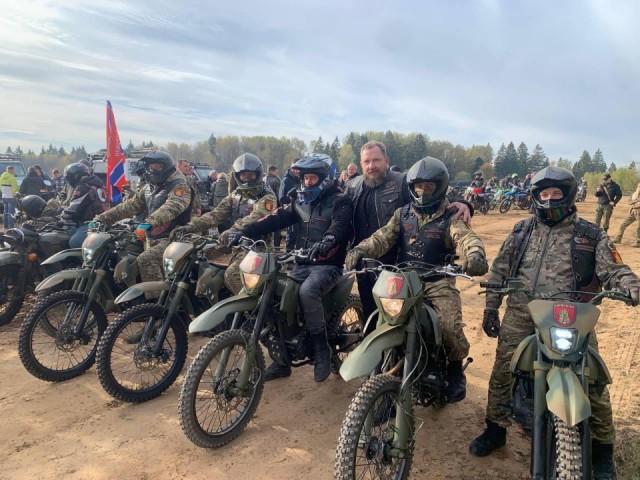 Ветераны СВО и мотоциклисты посоревновались в биатлоне под Дмитровом