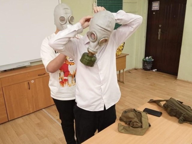 Пожарные в Люберцах обучили школьников правилам ГО и поведения при ЧС