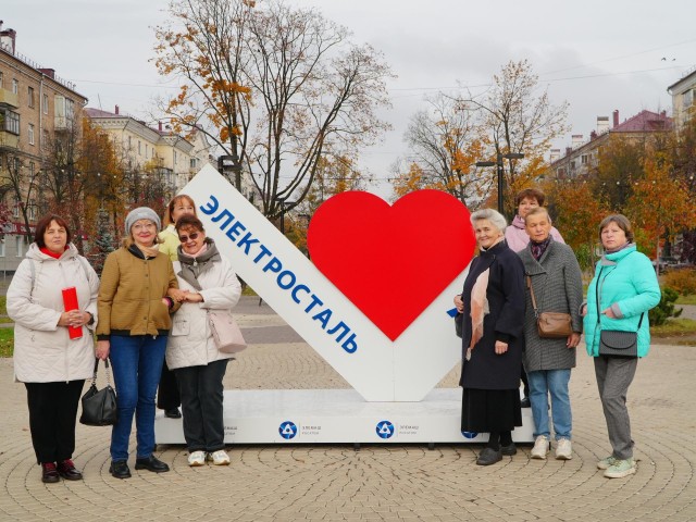 Благодаря экскурсии пенсионеры Электростали увидели знакомые улицы по-новому