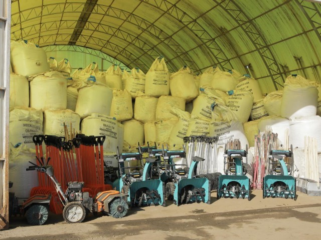 Коммунальные службы Королева обеспечили запас противогололедных материалов к зиме