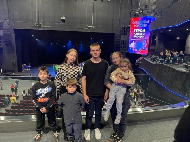 Приемные семьи открыли для себя Россию в самом массовом мюзикле страны