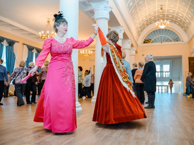 Участники «Активного долголетия» покорили сцену классикой Островского