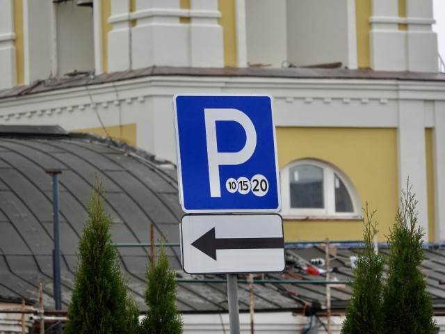 Водителям напомнили об отмене платы за парковки 2, 3 и 4 ноября