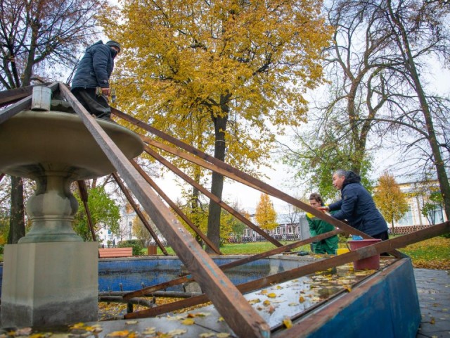 Фонтан в сквере имени Зайцева отправили на зимовку