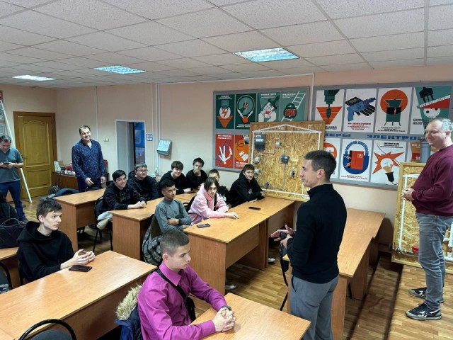 Студенты из Коломны попробовали себя в роли мастеров ЖКХ на экскурсии