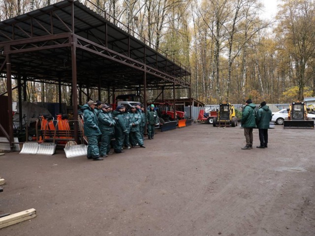 Богородские парки подготовили технику и утеплили сотрудников для работы зимой