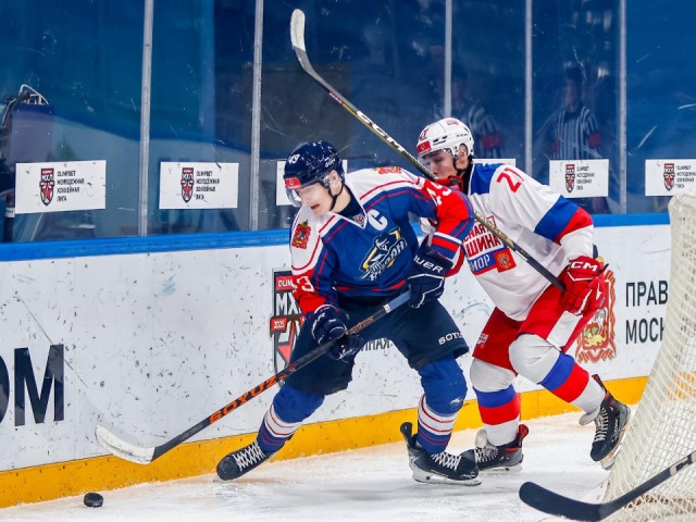 «Атлант» сдержал натиск «Красной Машины Юниор» и взял первую победу сезона