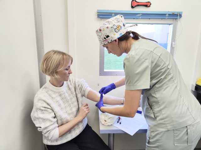 Врачи провели выездную диспансеризацию для администрации округа