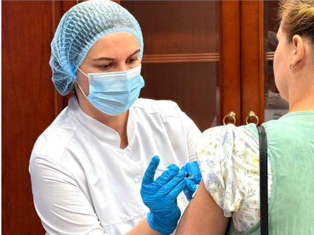 Прививка против гриппа стала доступна на автовокзале и у торговых центров
