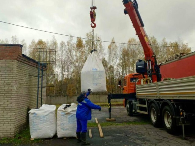 Кварцевый песок для фильтров завезли на насосную станцию в Электрогорске