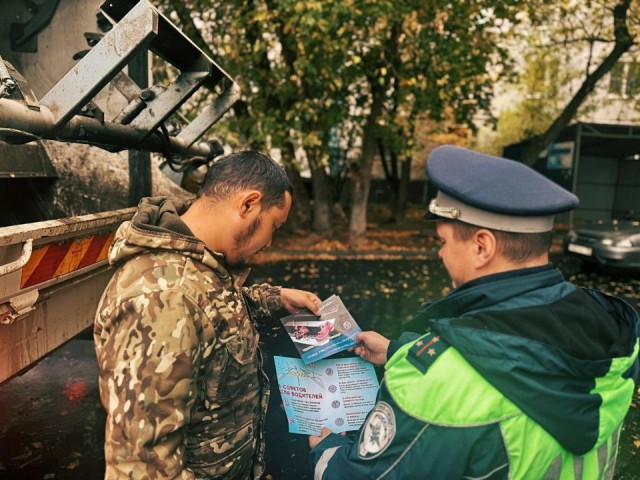 Водителями мусоровозов напомнили о правилах безопасности