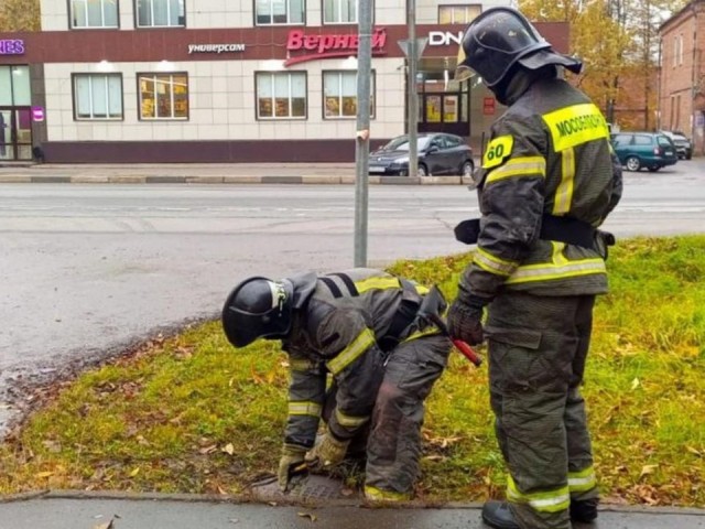Пожарные Пушкинского округа проверили гидранты перед зимним сезоном