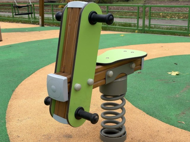 В Коломне открыли две новые детские площадки с современными комплексами