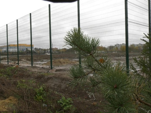 Футбольное поле на Фабричной улице откроют в следующем году