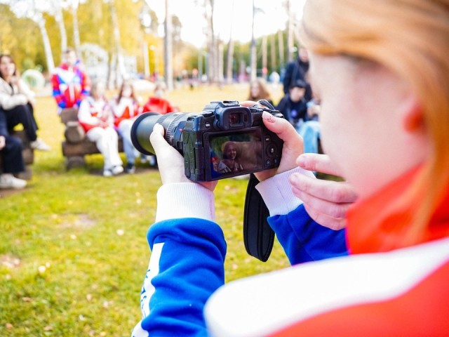 В шатурском парке прошло мероприятие, приуроченное к 130-летию со дня рождения русского поэта Сергея Есенина